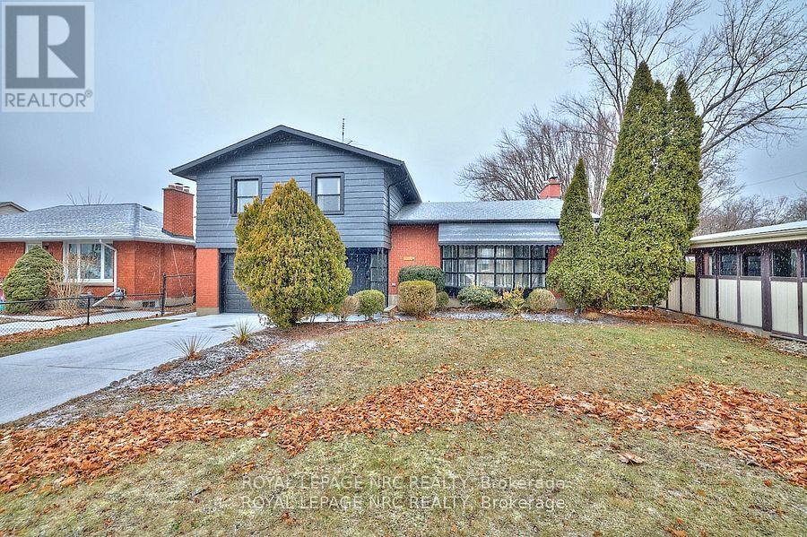 












13 BYRNE BOULEVARD

,
St. Catharines (Glendale/Glenridge),




Ontario
L2T2H8

