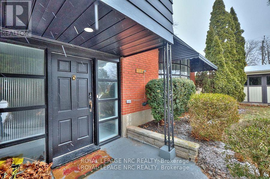 












13 BYRNE BOULEVARD

,
St. Catharines (Glendale/Glenridge),




Ontario
L2T2H8

