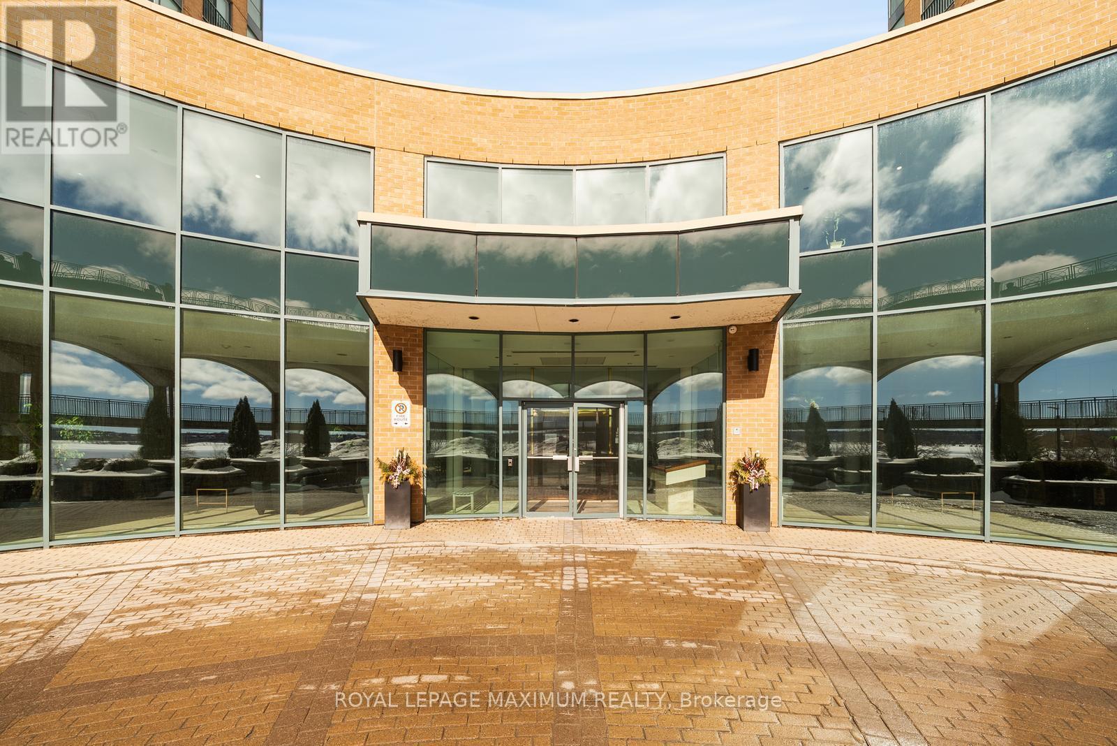 












601 - 150 DUNLOP STREET E

,
Barrie,




Ontario
L4M6H1

