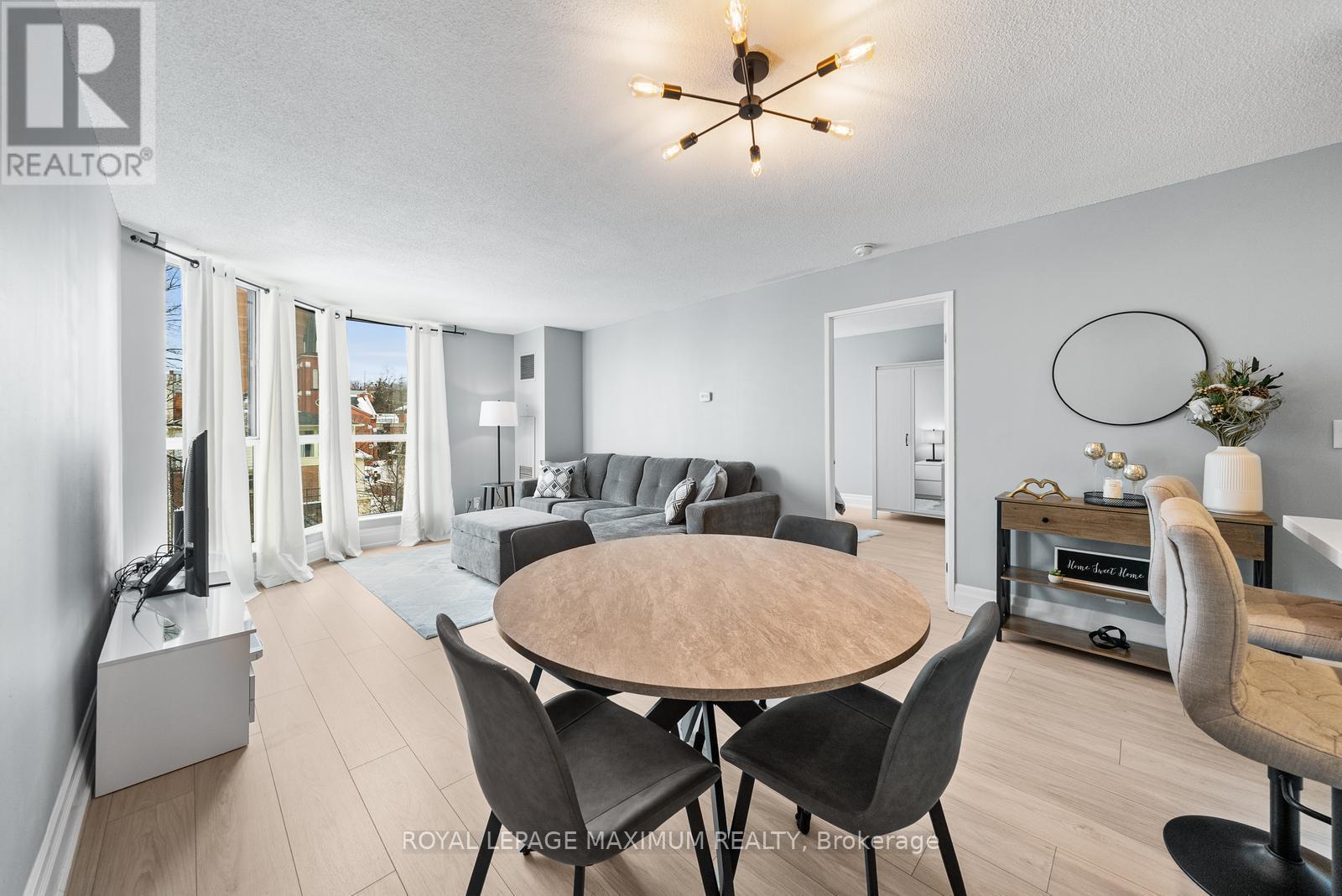 












601 - 150 DUNLOP STREET E

,
Barrie,




Ontario
L4M6H1

