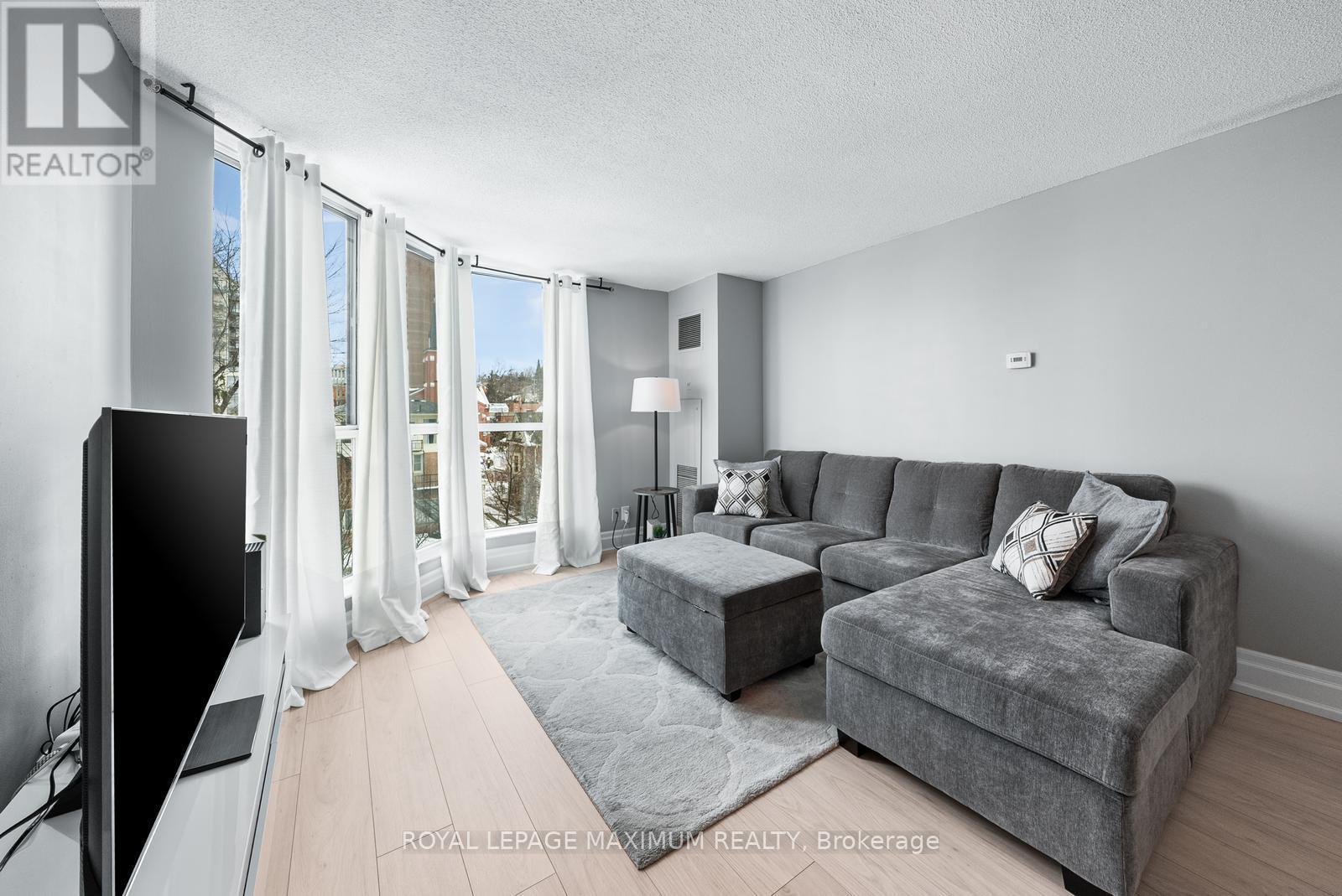 












601 - 150 DUNLOP STREET E

,
Barrie,




Ontario
L4M6H1

