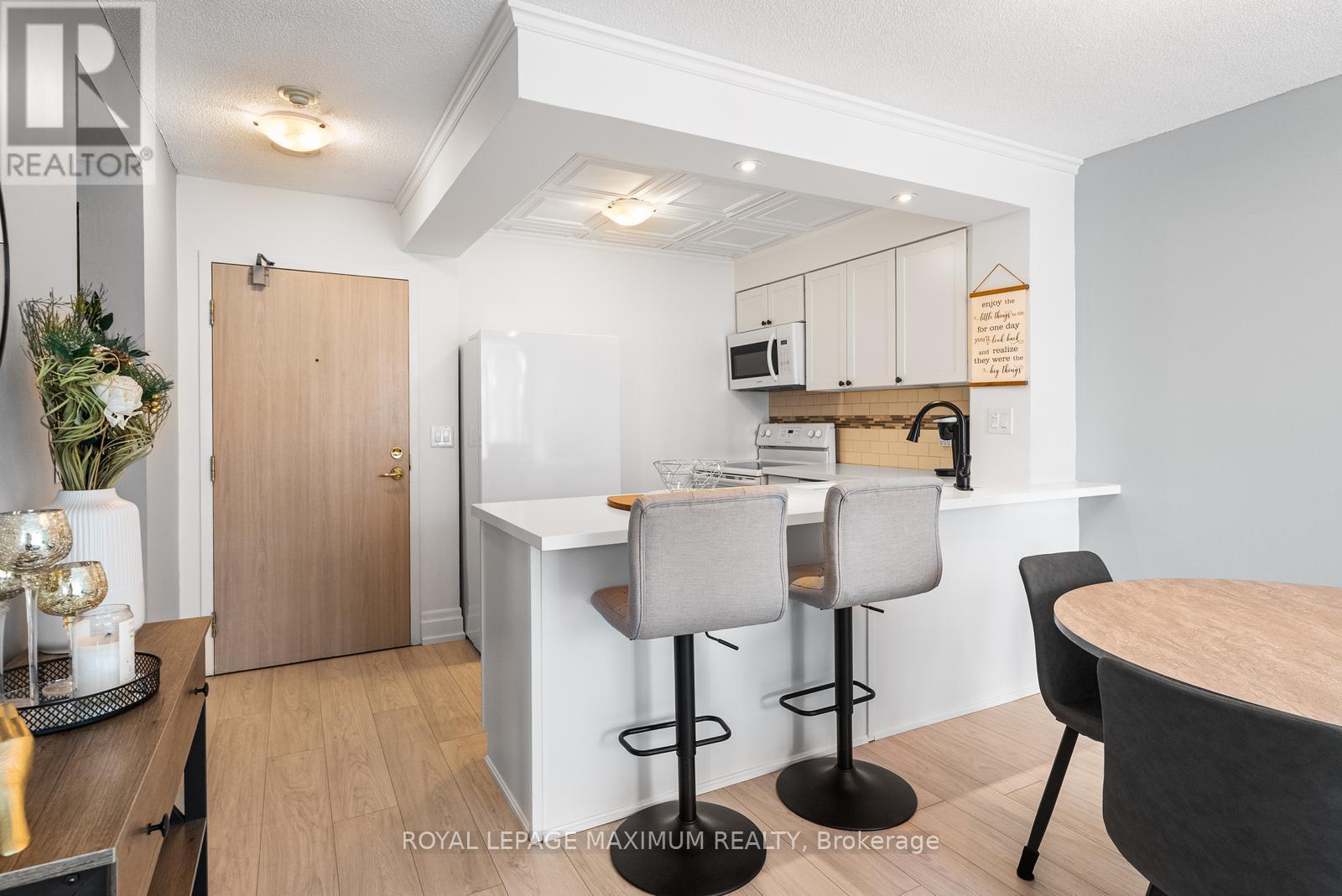 












601 - 150 DUNLOP STREET E

,
Barrie,




Ontario
L4M6H1

