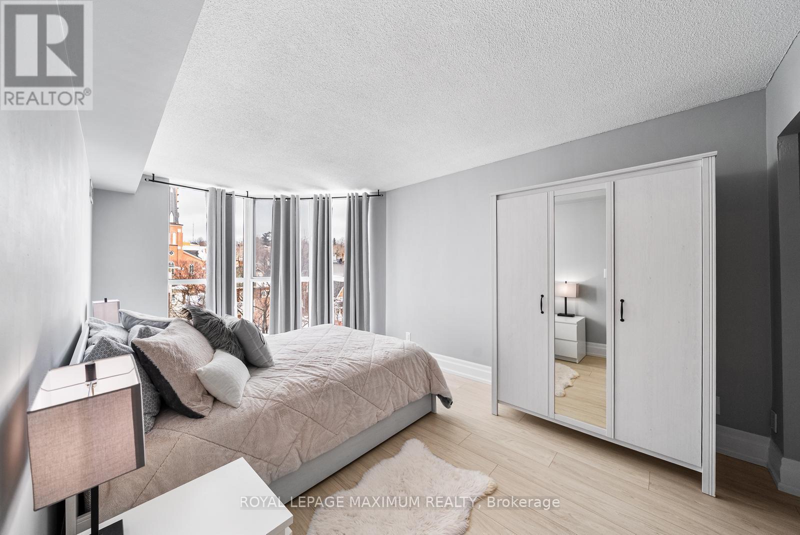 












601 - 150 DUNLOP STREET E

,
Barrie,




Ontario
L4M6H1

