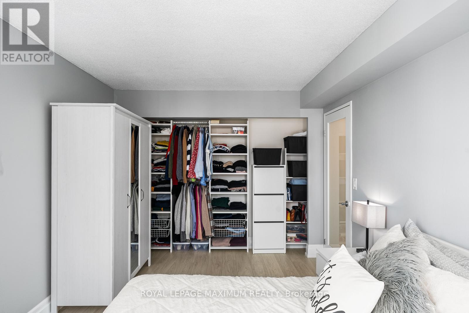 












601 - 150 DUNLOP STREET E

,
Barrie,




Ontario
L4M6H1

