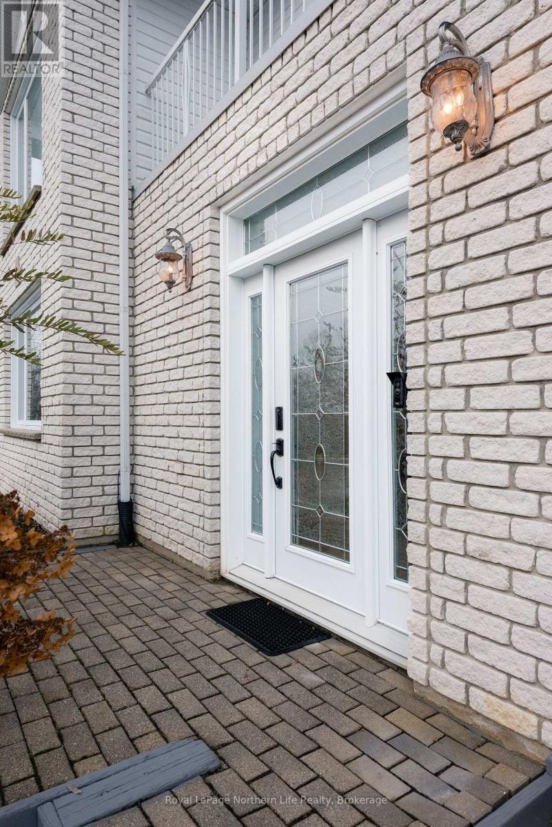 












18 KILLARE STREET

,
North Bay (Birchaven),




Ontario
P1A4J2

