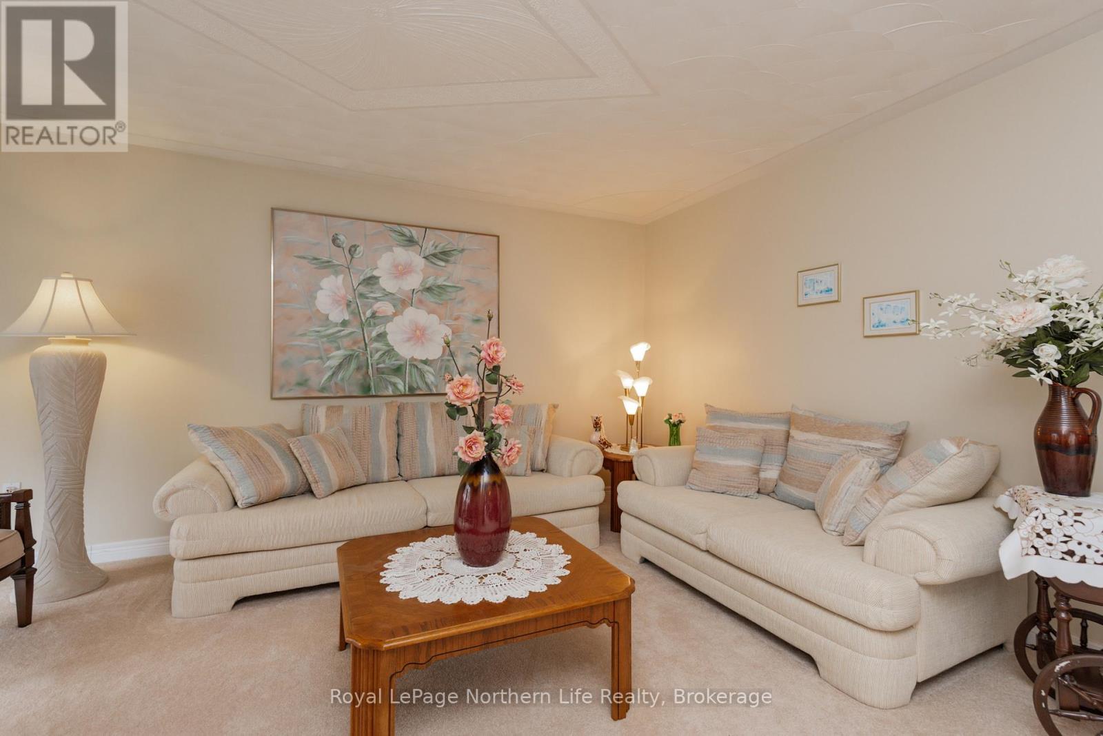 












18 KILLARE STREET

,
North Bay (Birchaven),




Ontario
P1A4J2

