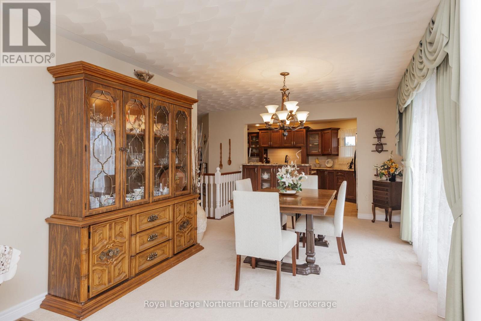 












18 KILLARE STREET

,
North Bay (Birchaven),




Ontario
P1A4J2

