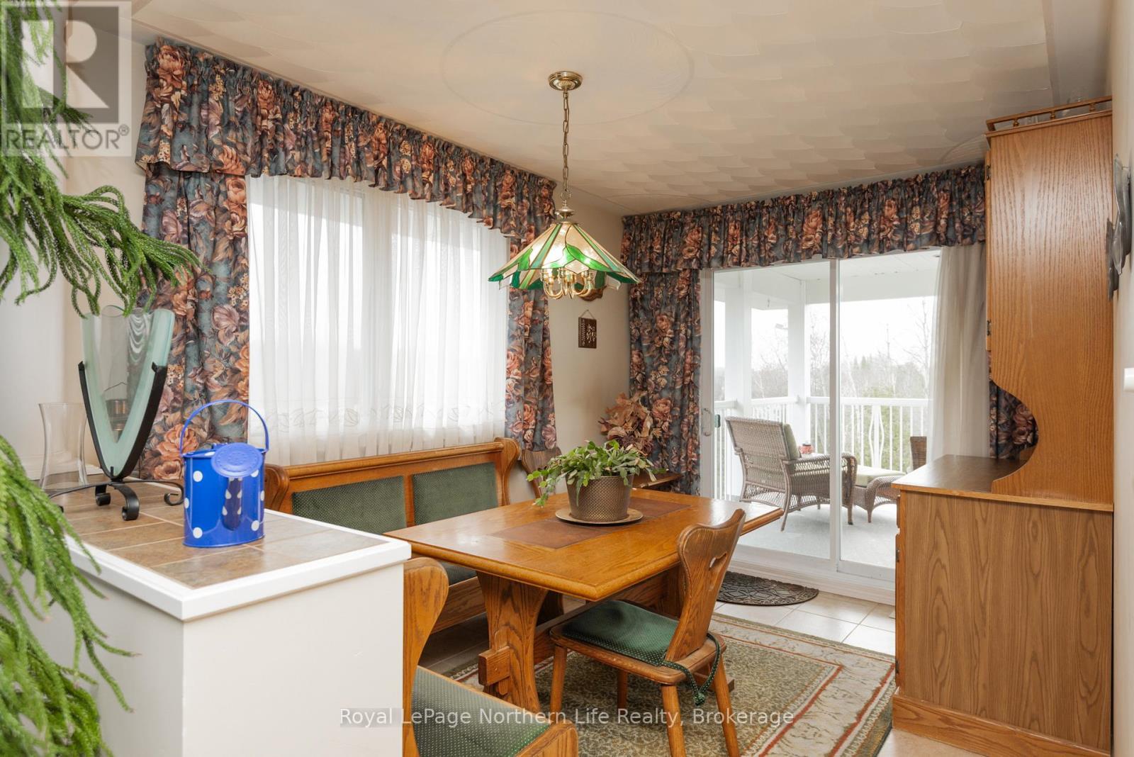 












18 KILLARE STREET

,
North Bay (Birchaven),




Ontario
P1A4J2

