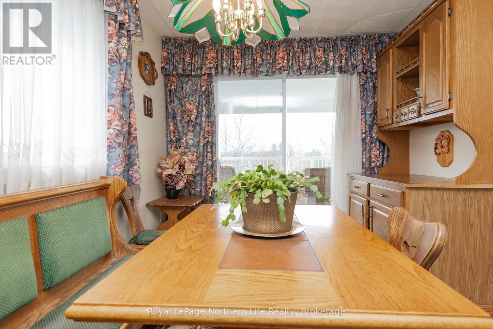 












18 KILLARE STREET

,
North Bay (Birchaven),




Ontario
P1A4J2

