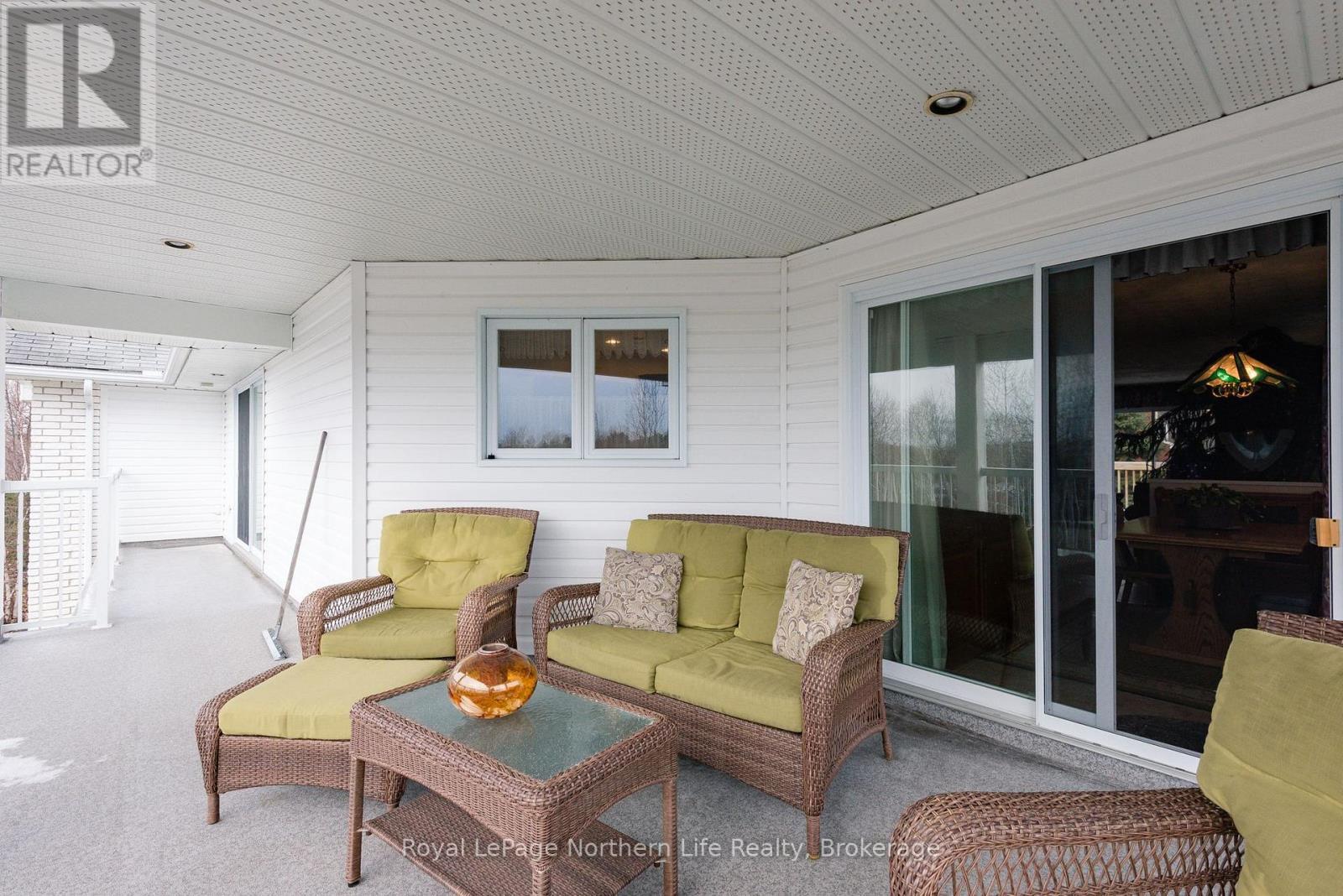 












18 KILLARE STREET

,
North Bay (Birchaven),




Ontario
P1A4J2

