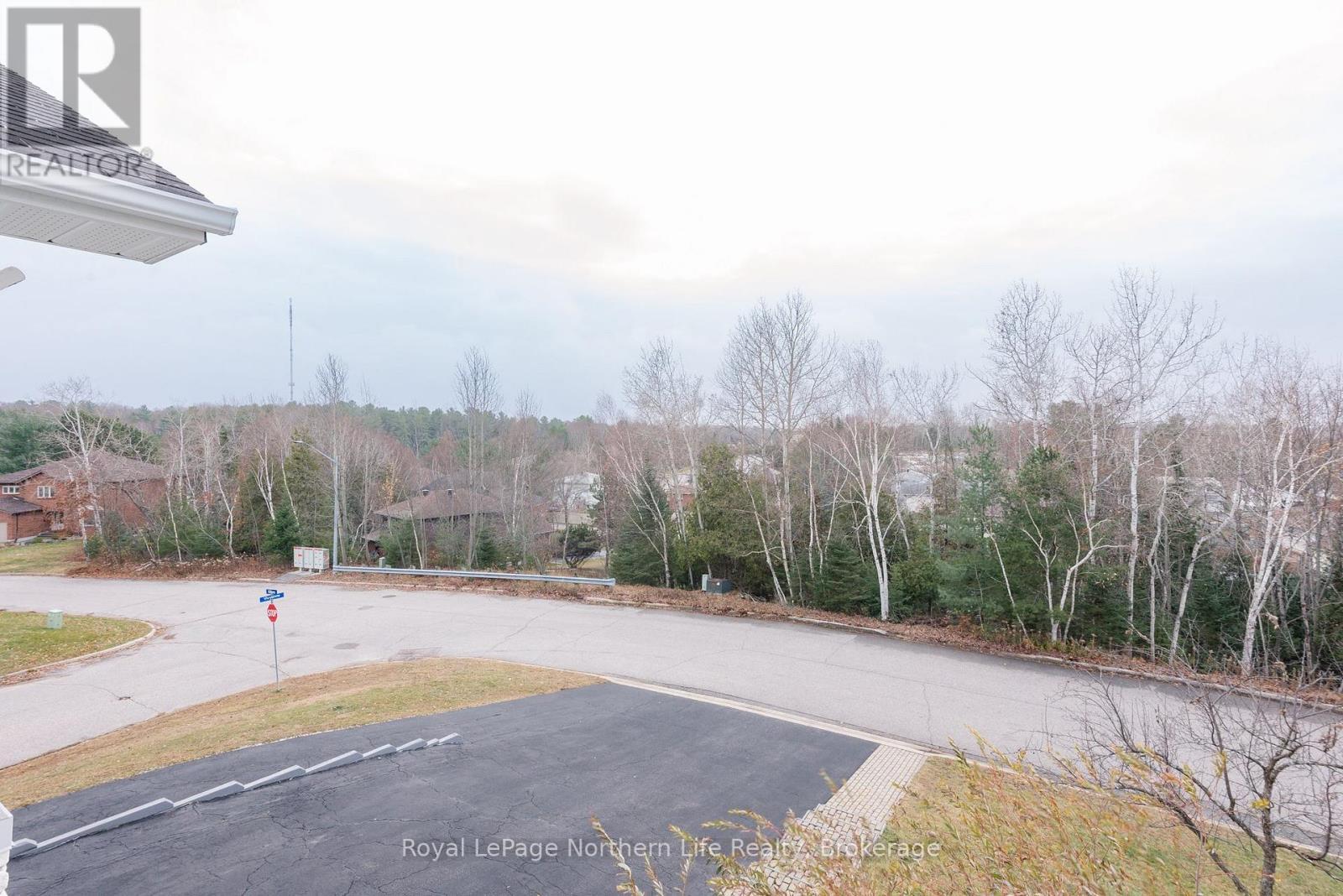 












18 KILLARE STREET

,
North Bay (Birchaven),




Ontario
P1A4J2

