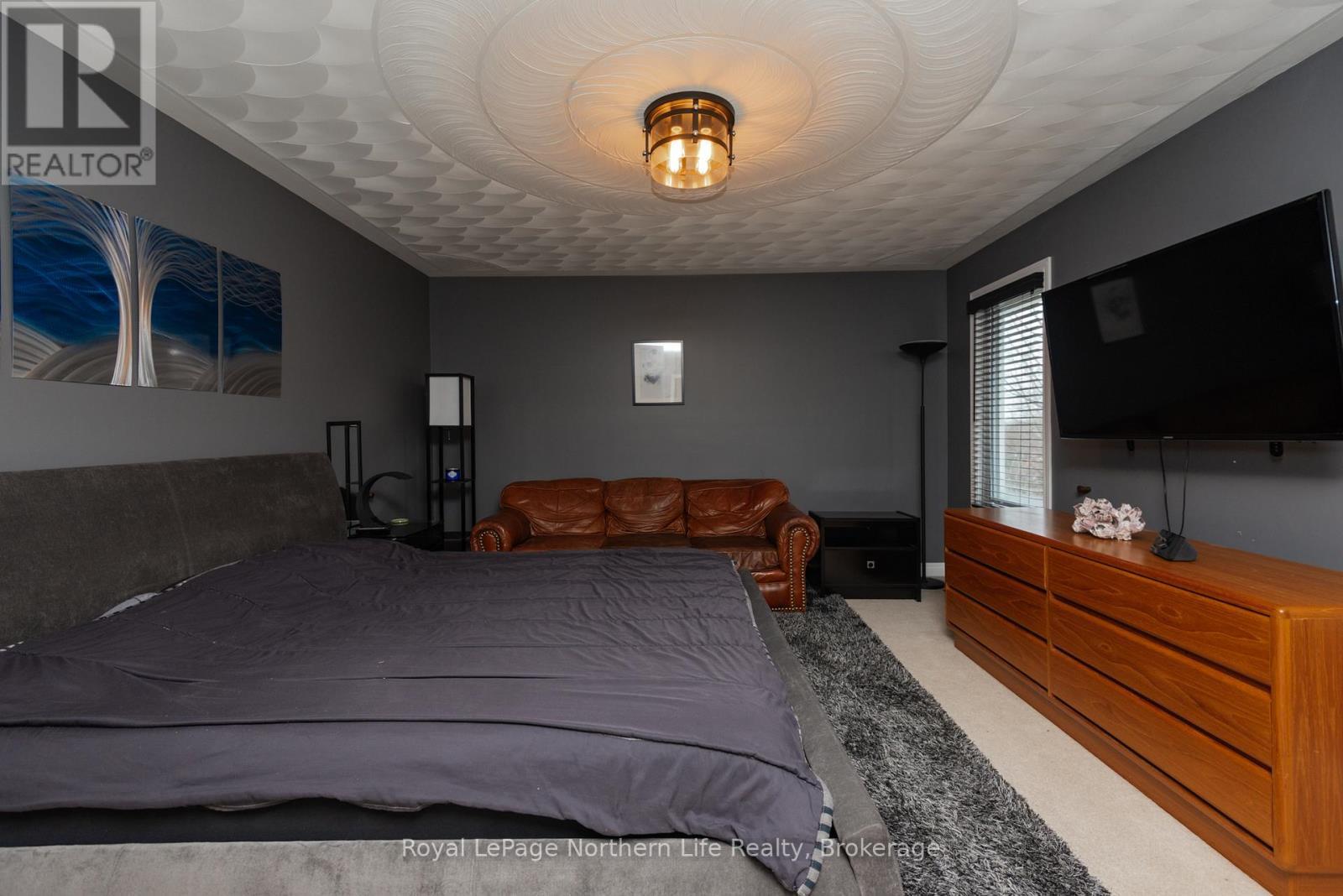 












18 KILLARE STREET

,
North Bay (Birchaven),




Ontario
P1A4J2

