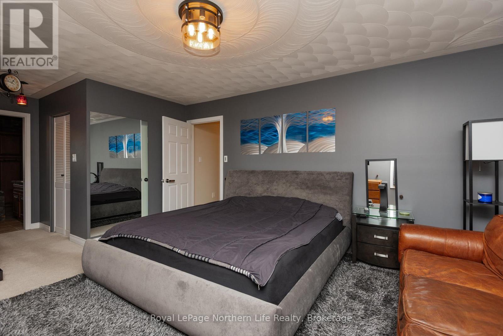 












18 KILLARE STREET

,
North Bay (Birchaven),




Ontario
P1A4J2

