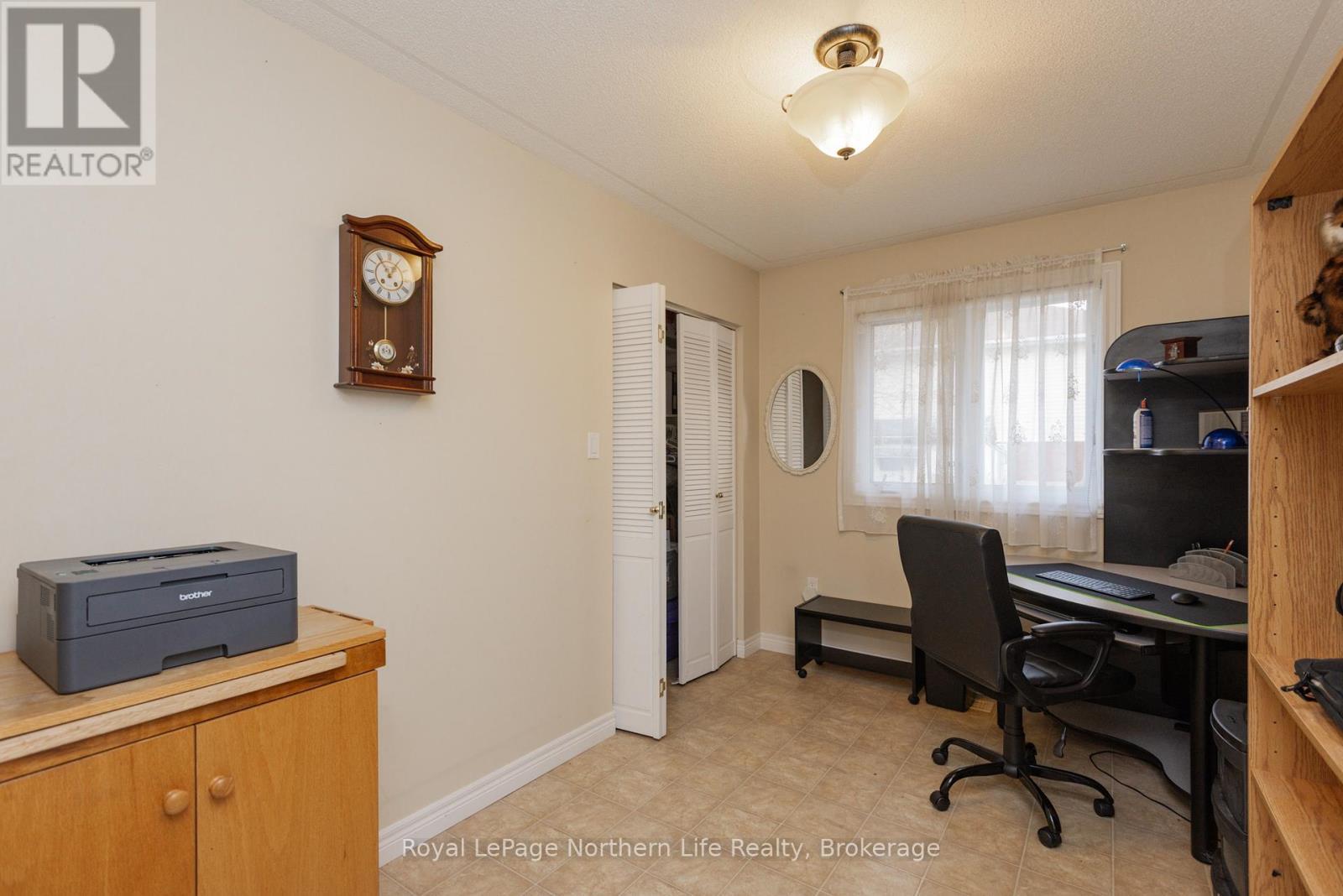 












18 KILLARE STREET

,
North Bay (Birchaven),




Ontario
P1A4J2

