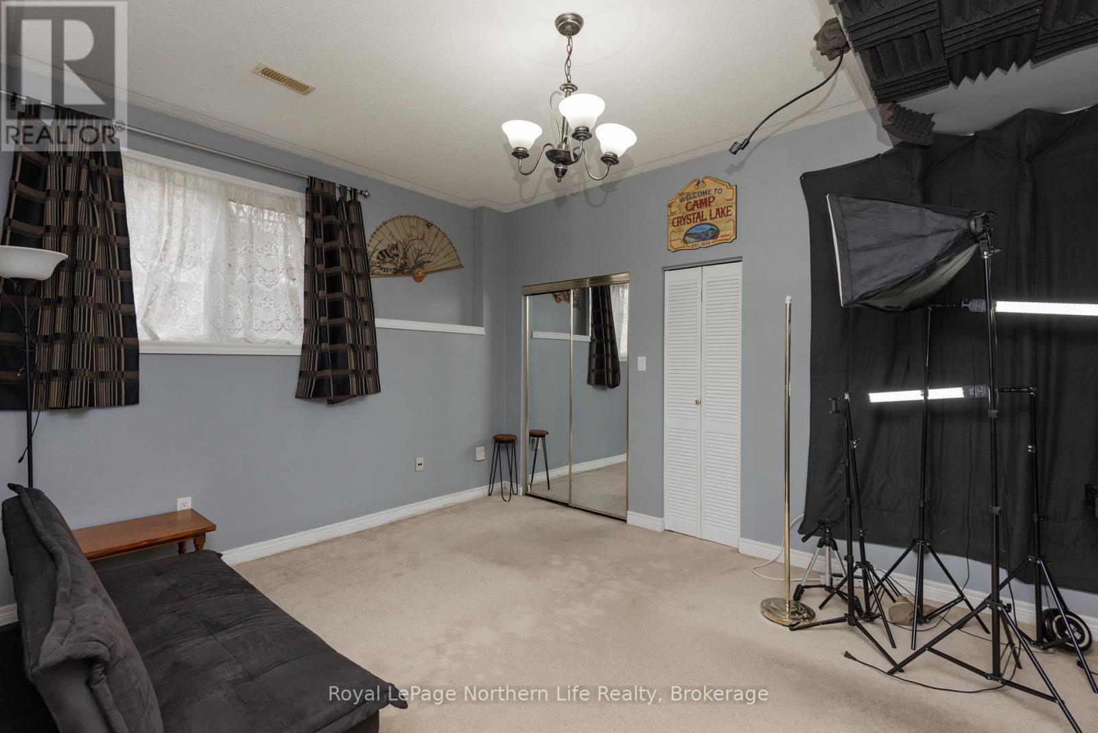 












18 KILLARE STREET

,
North Bay (Birchaven),




Ontario
P1A4J2

