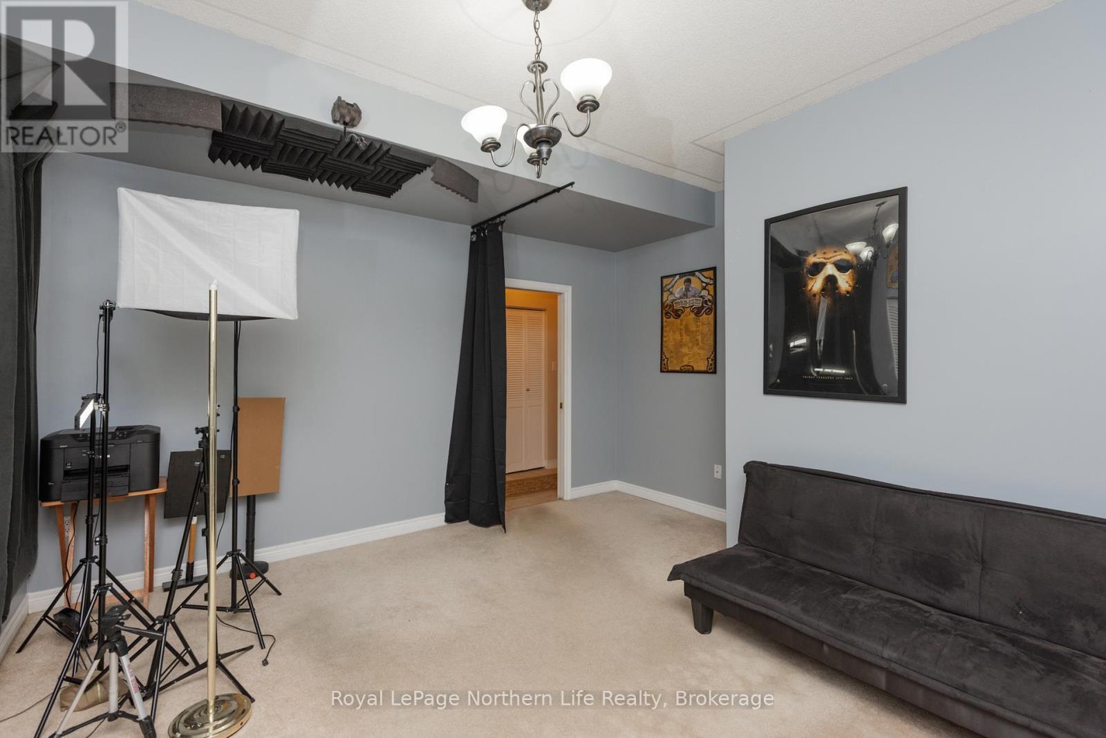 












18 KILLARE STREET

,
North Bay (Birchaven),




Ontario
P1A4J2

