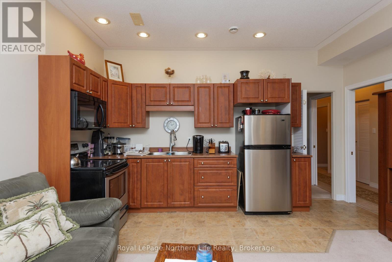 












18 KILLARE STREET

,
North Bay (Birchaven),




Ontario
P1A4J2

