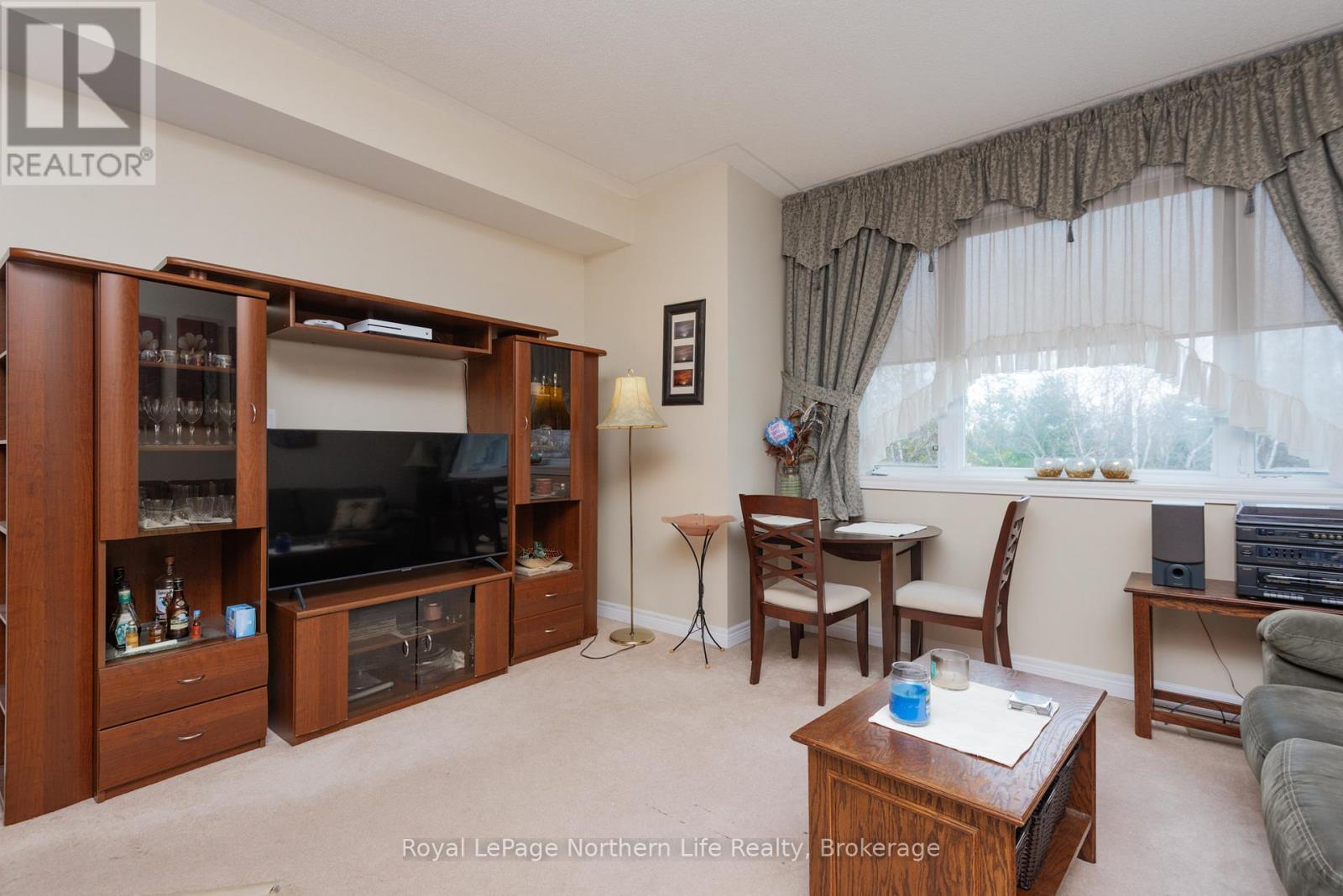 












18 KILLARE STREET

,
North Bay (Birchaven),




Ontario
P1A4J2

