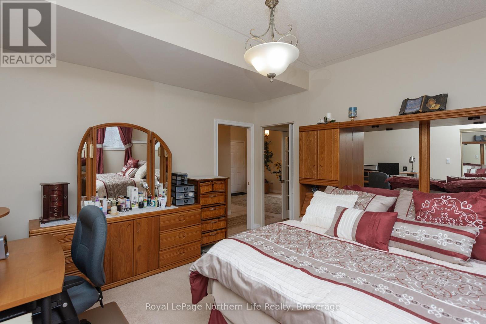 












18 KILLARE STREET

,
North Bay (Birchaven),




Ontario
P1A4J2

