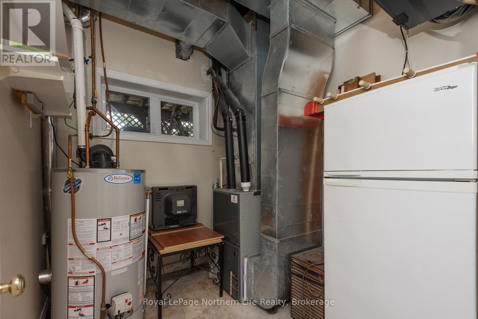 












18 KILLARE STREET

,
North Bay (Birchaven),




Ontario
P1A4J2

