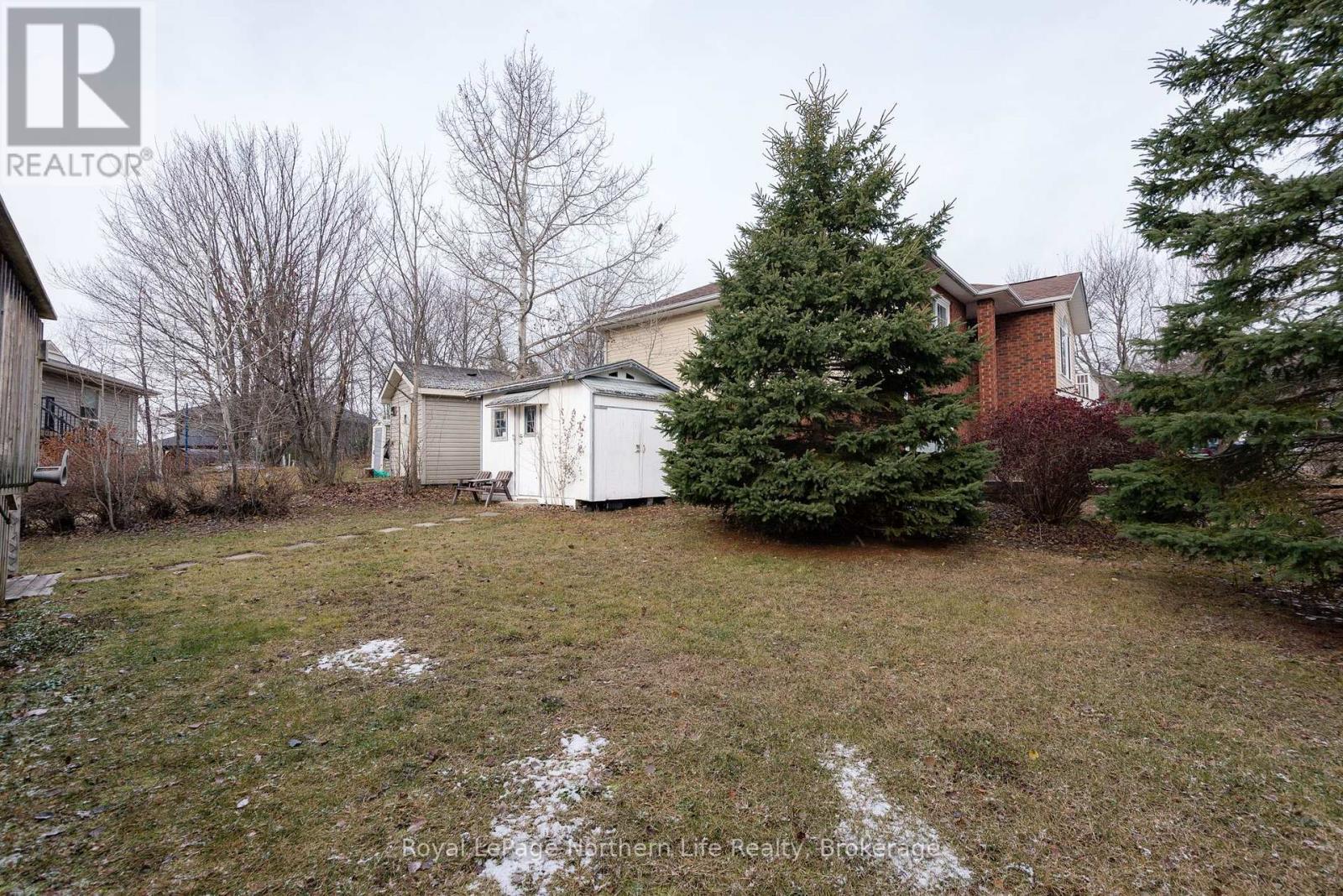 












18 KILLARE STREET

,
North Bay (Birchaven),




Ontario
P1A4J2

