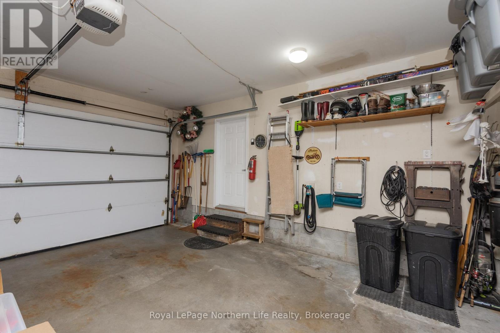 












18 KILLARE STREET

,
North Bay (Birchaven),




Ontario
P1A4J2

