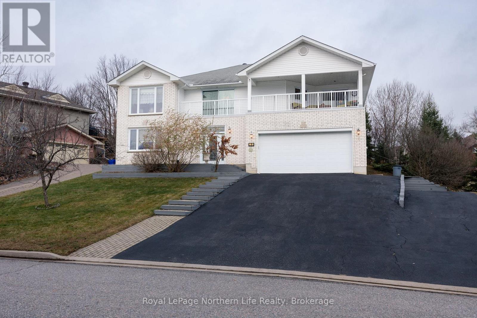 












18 KILLARE STREET

,
North Bay (Birchaven),




Ontario
P1A4J2

