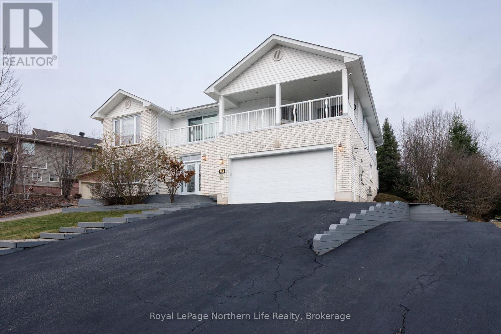 












18 KILLARE STREET

,
North Bay (Birchaven),




Ontario
P1A4J2

