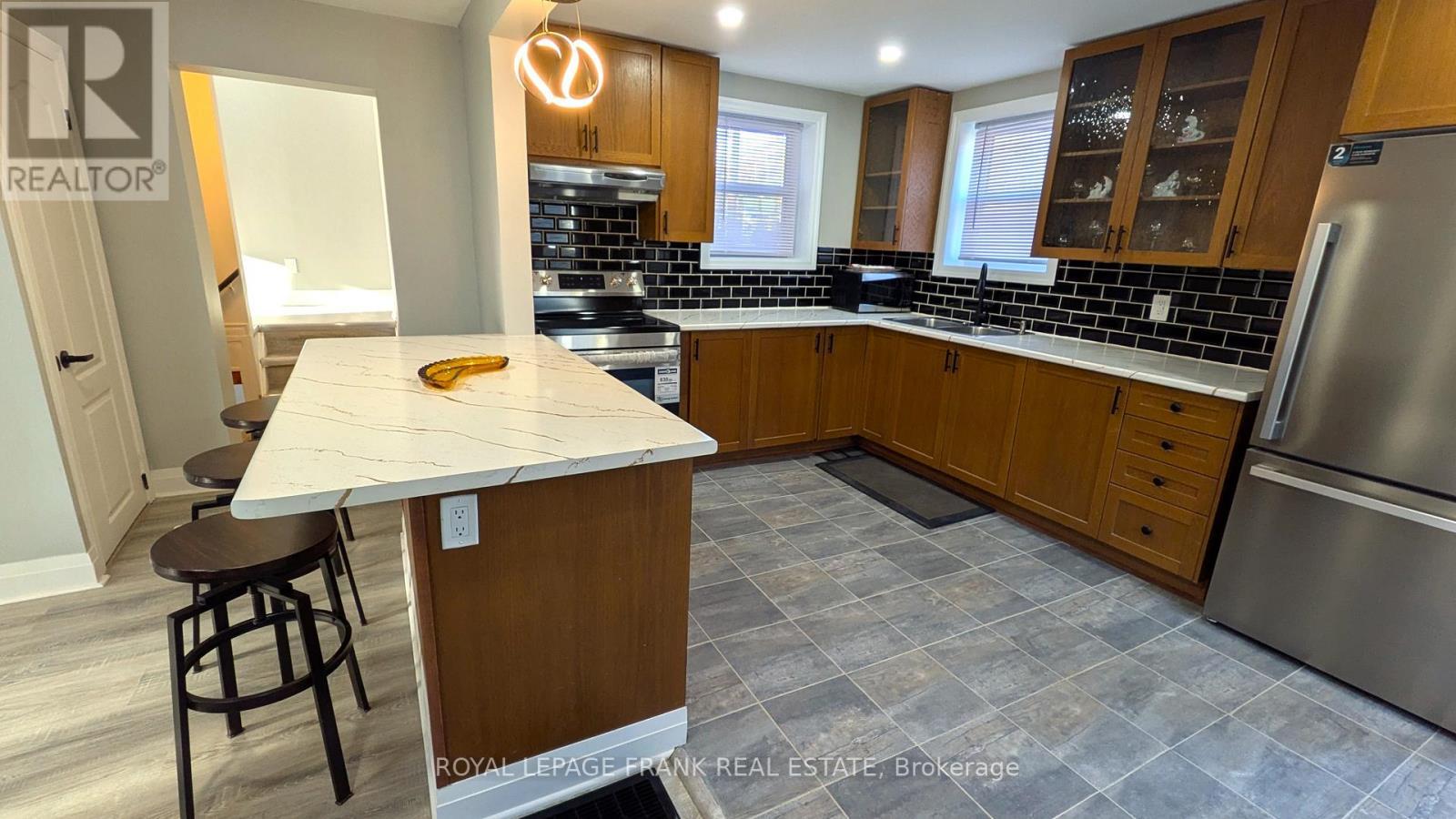 












23 N HASTINGS AVENUE

,
Marmora and Lake (Marmora Ward),




Ontario
K0K2M0

