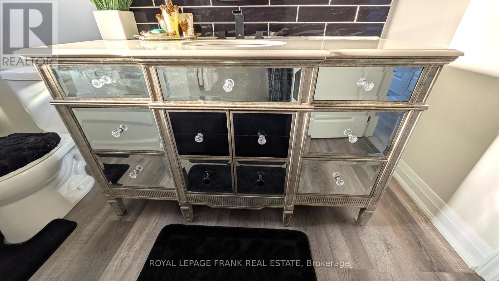 












23 N HASTINGS AVENUE

,
Marmora and Lake (Marmora Ward),




Ontario
K0K2M0

