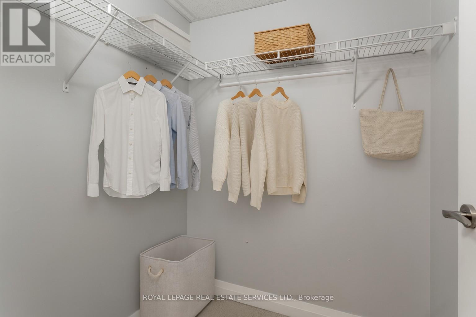 












1710 - 1 VALHALLA INN ROAD

,
Toronto,




Ontario
M9B1S9

