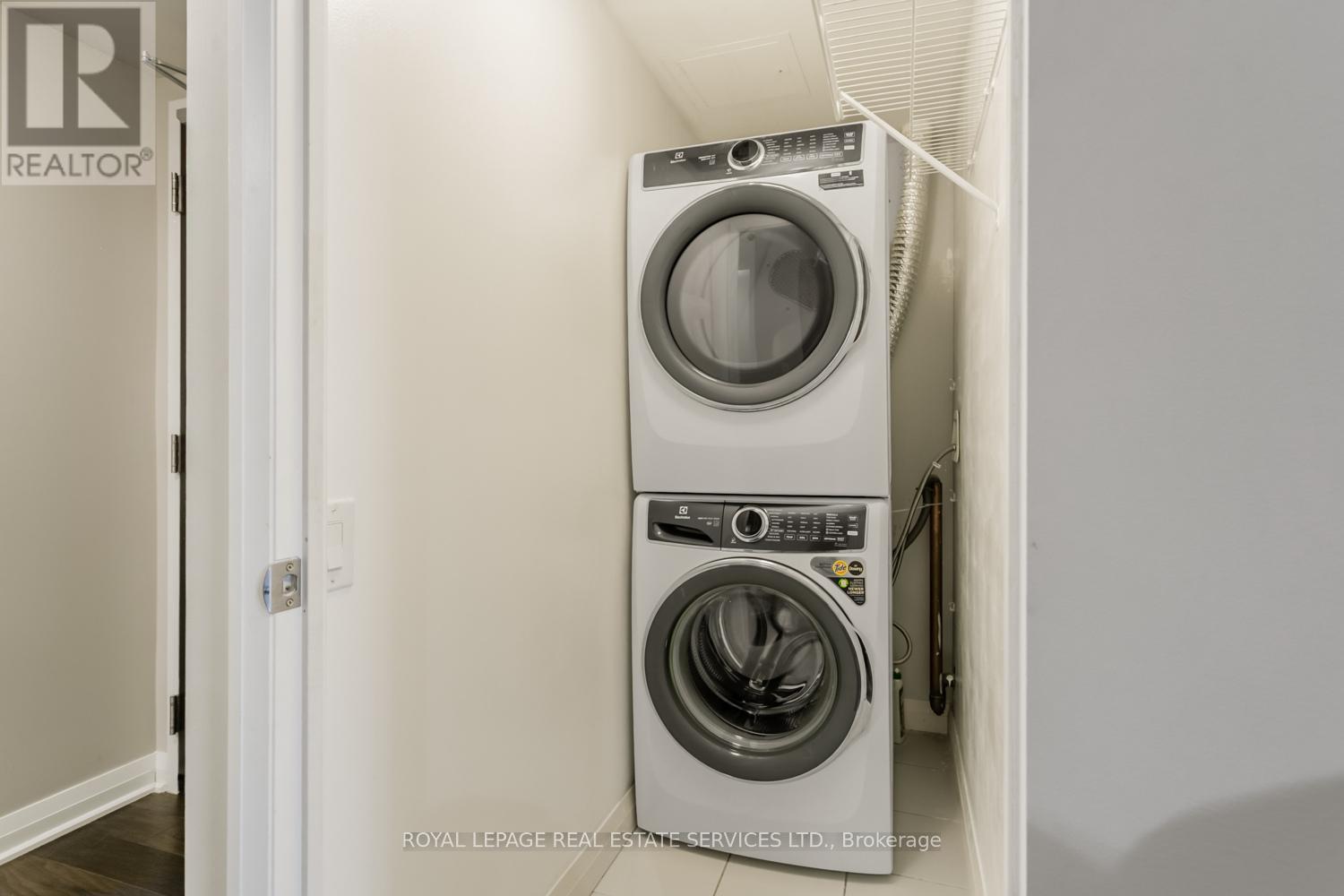 












1710 - 1 VALHALLA INN ROAD

,
Toronto,




Ontario
M9B1S9

