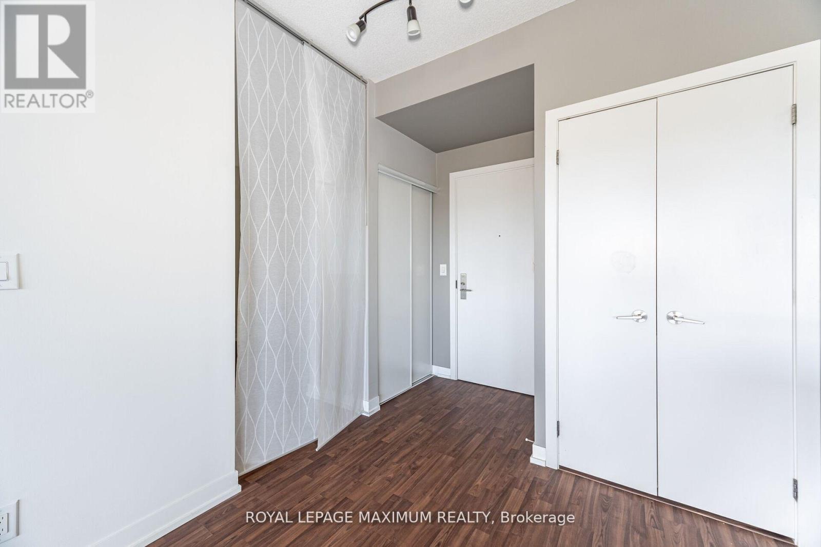 












511 - 5101 DUNDAS STREET W

,
Toronto,




Ontario
M9A5G8

