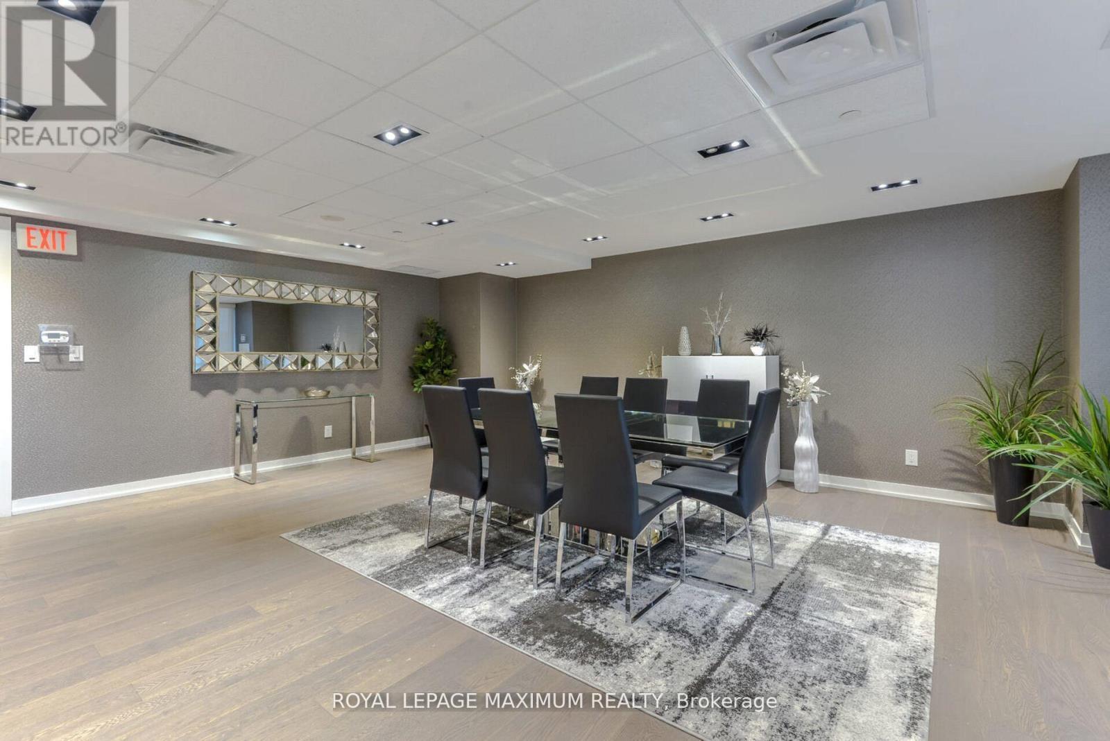 












511 - 5101 DUNDAS STREET W

,
Toronto,




Ontario
M9A5G8

