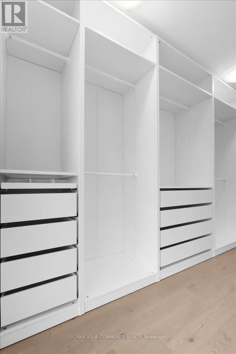 












1202 - 1063 DOUGLAS MCCURDY COMMON CIRCLE

,
Mississauga,




Ontario
L5L3H9

