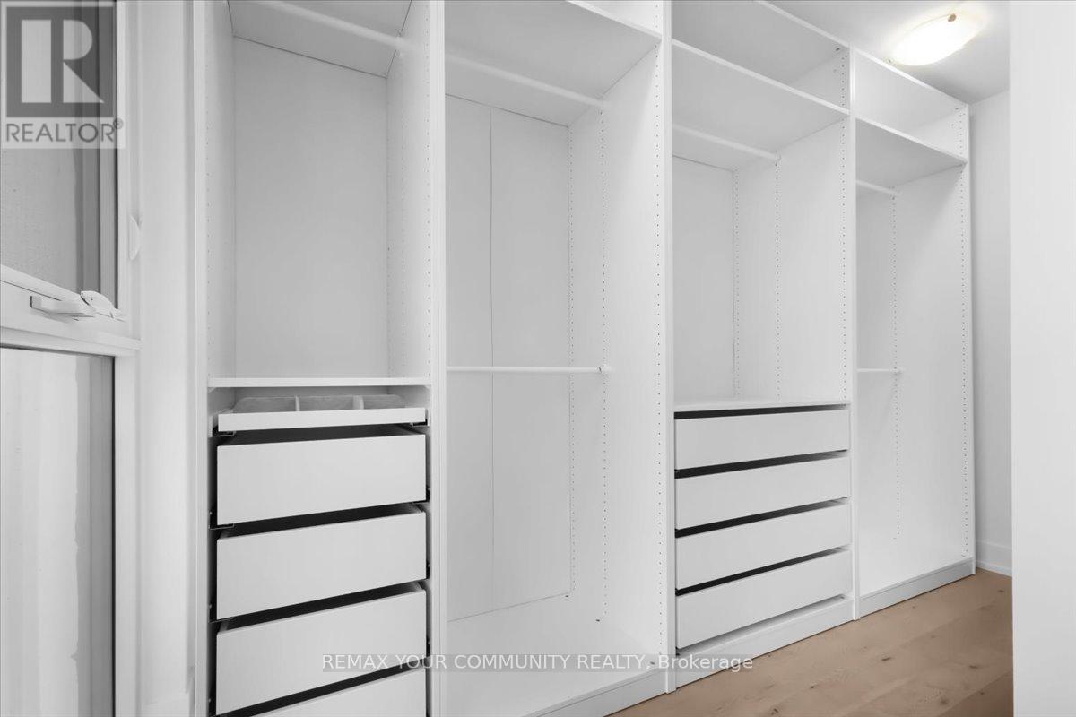 












1202 - 1063 DOUGLAS MCCURDY COMMON CIRCLE

,
Mississauga,




Ontario
L5L3H9

