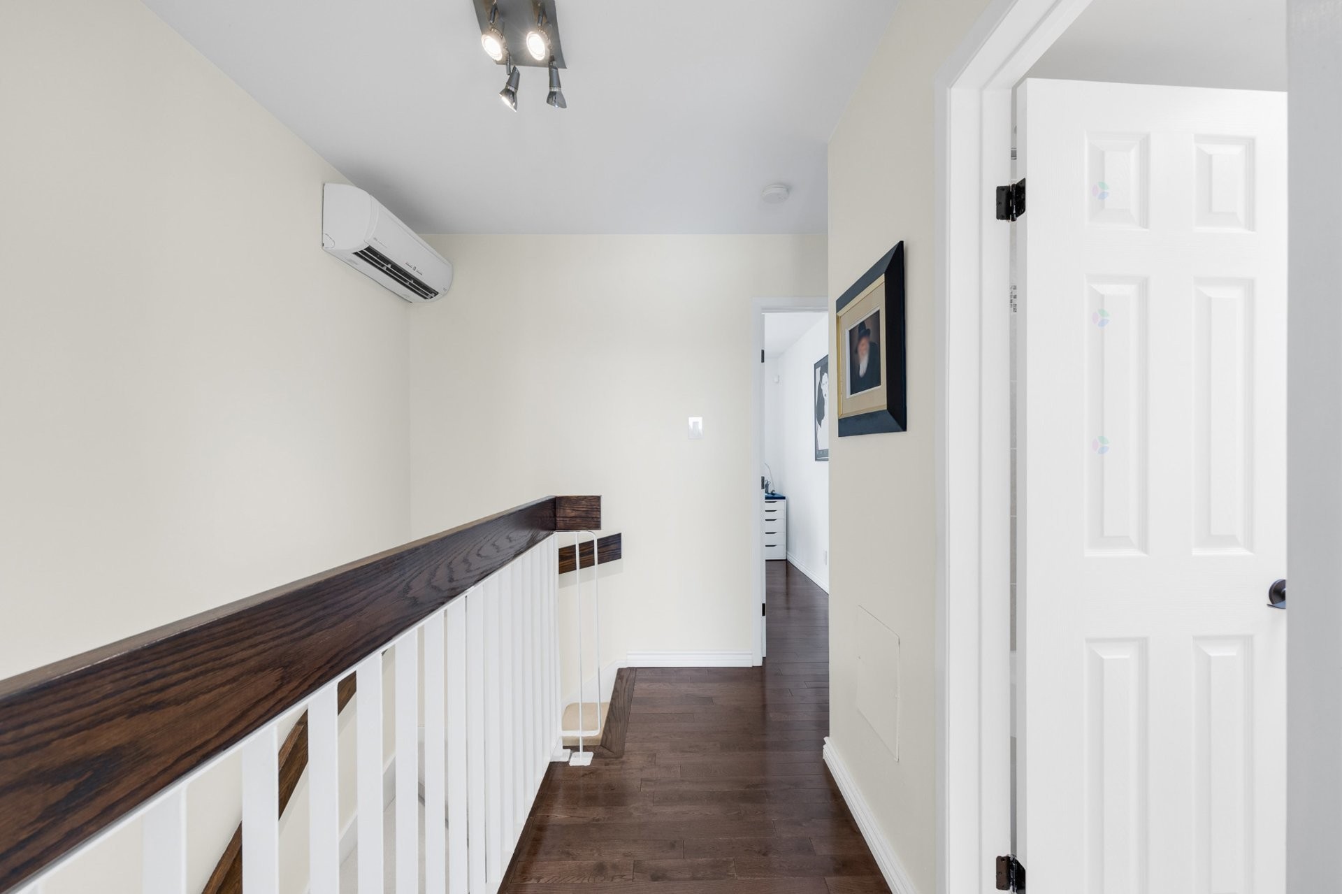 









5627Z


Ch. Merrimac

,
Côte-Saint-Luc,




QC
H4W1S5

