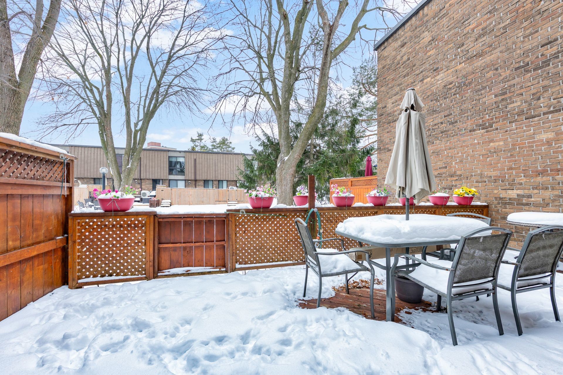 









5627Z


Ch. Merrimac

,
Côte-Saint-Luc,




QC
H4W1S5

