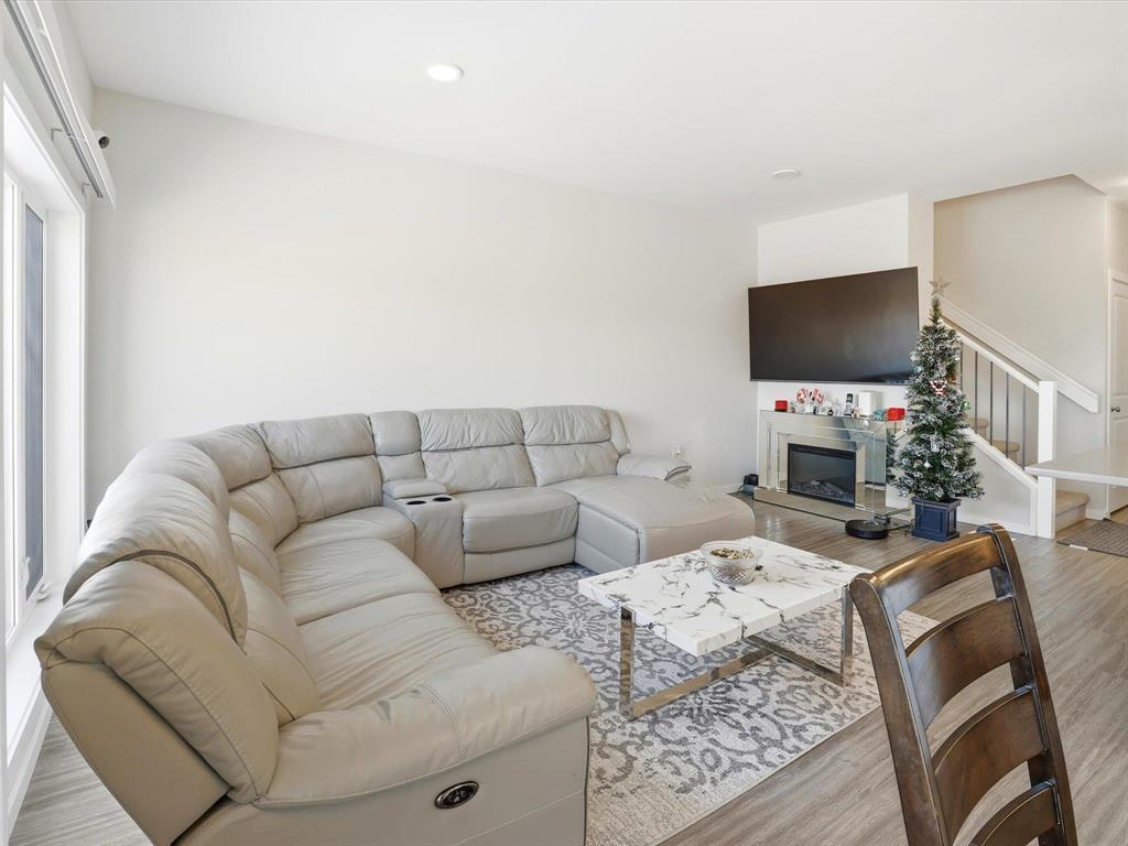 












330 Tyson Trail

,
Winnipeg,




Manitoba
R3W1C2

