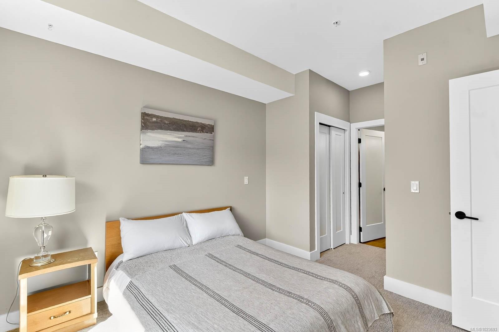 









700


Yew Wood

Rd, 302,
Tofino,




BC
V0R 2Z0

