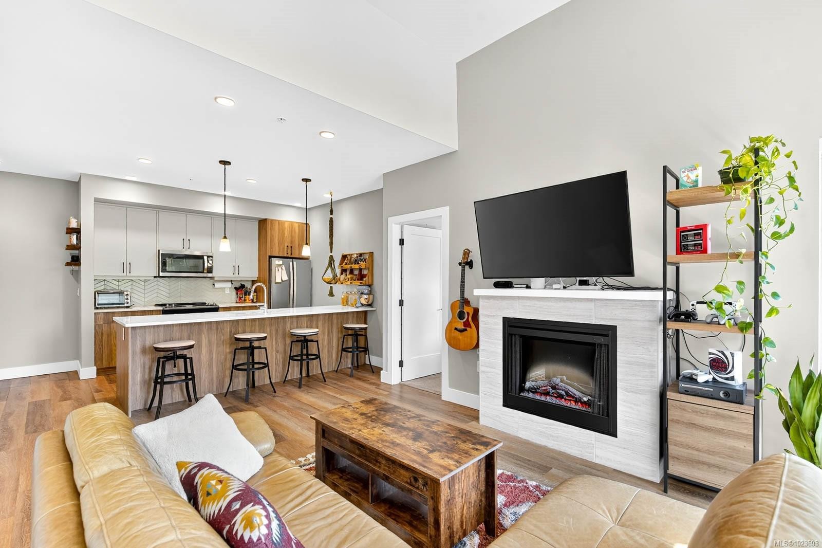 









700


Yew Wood

Rd, 302,
Tofino,




BC
V0R 2Z0

