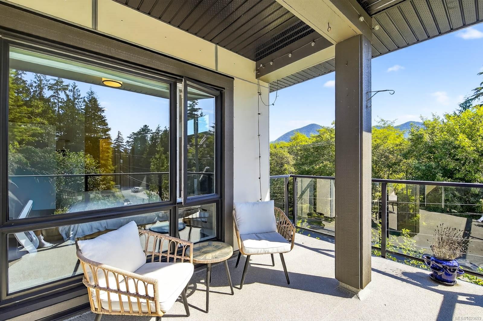 









700


Yew Wood

Rd, 302,
Tofino,




BC
V0R 2Z0

