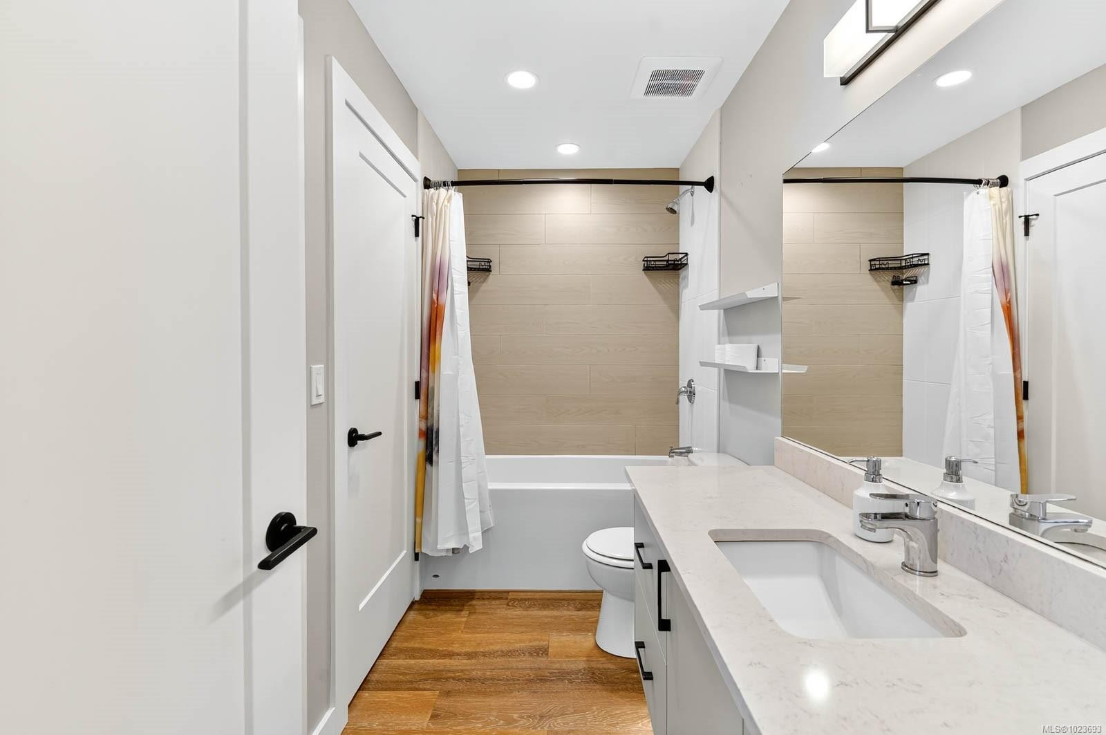 









700


Yew Wood

Rd, 302,
Tofino,




BC
V0R 2Z0

