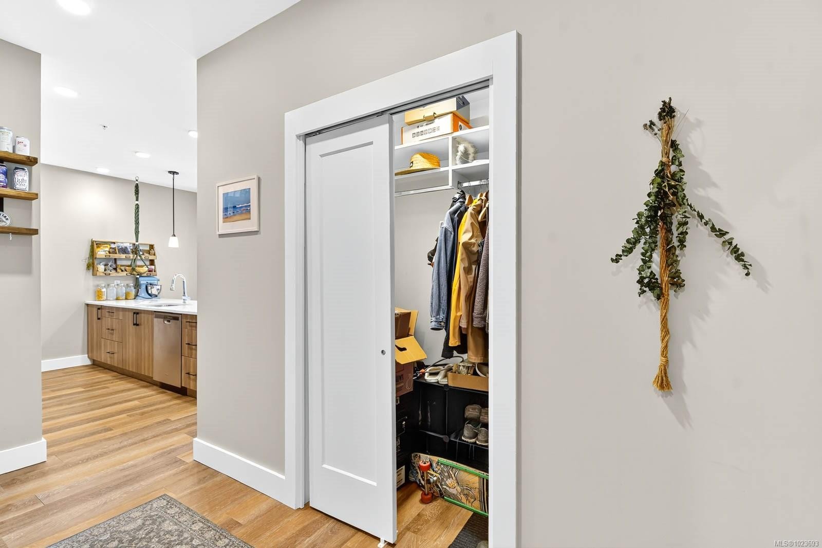 









700


Yew Wood

Rd, 302,
Tofino,




BC
V0R 2Z0

