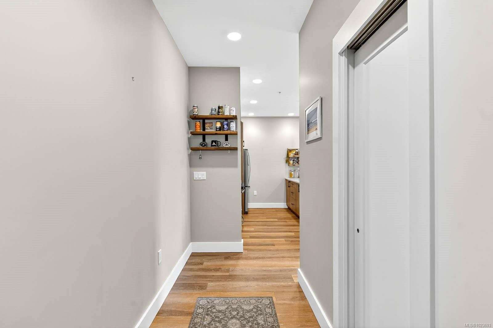 









700


Yew Wood

Rd, 302,
Tofino,




BC
V0R 2Z0

