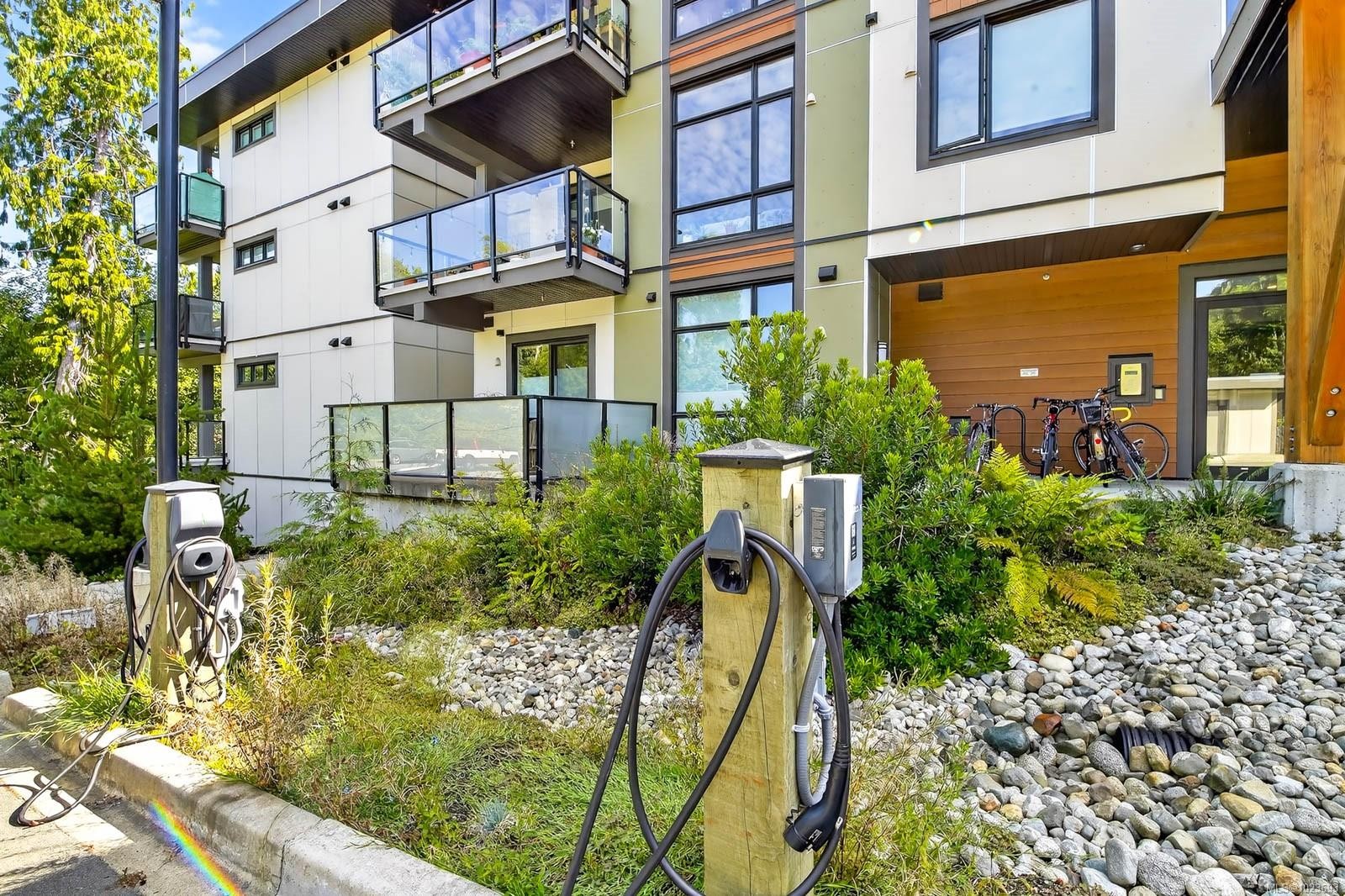 









700


Yew Wood

Rd, 302,
Tofino,




BC
V0R 2Z0

