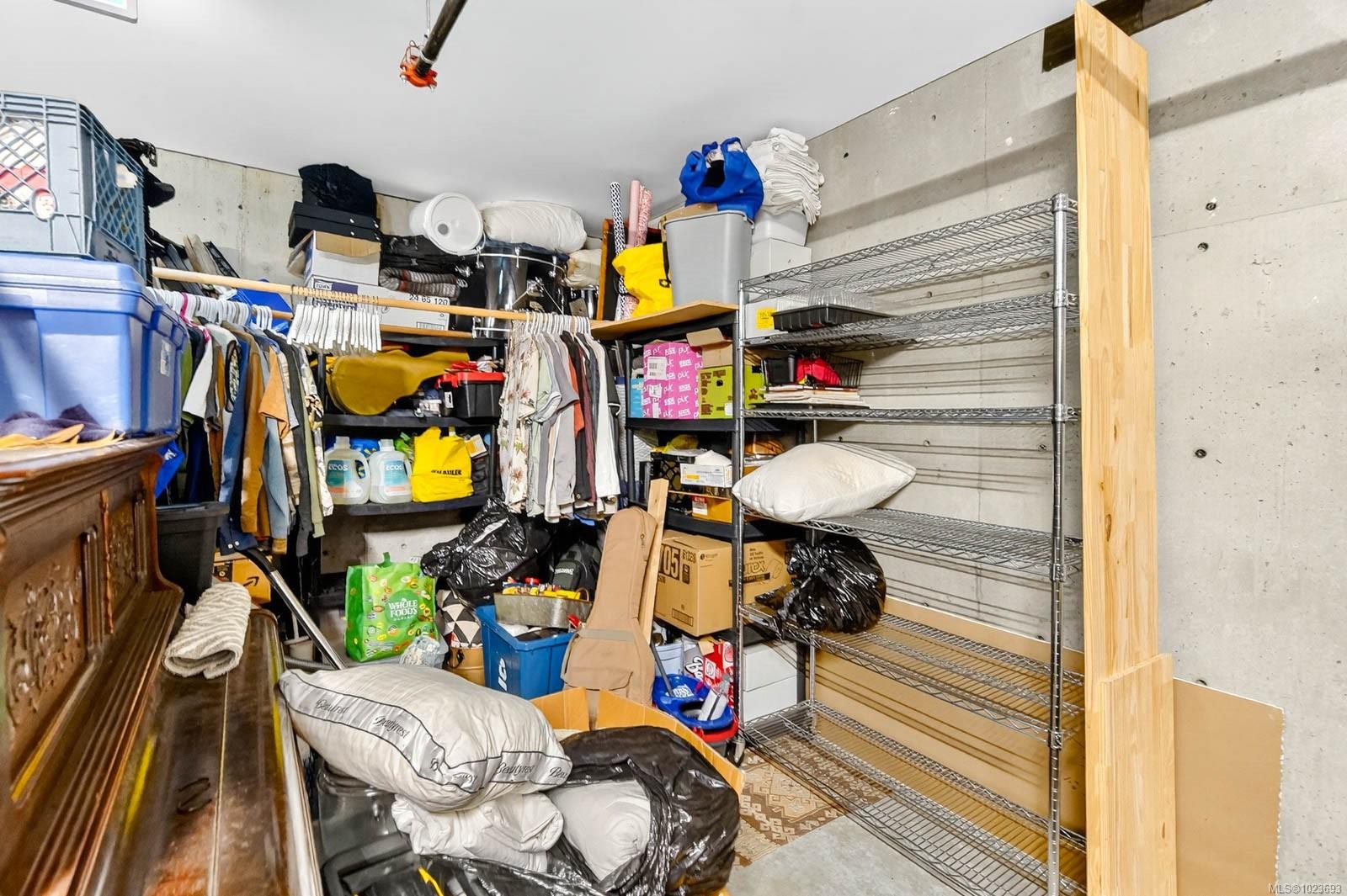 









700


Yew Wood

Rd, 302,
Tofino,




BC
V0R 2Z0

