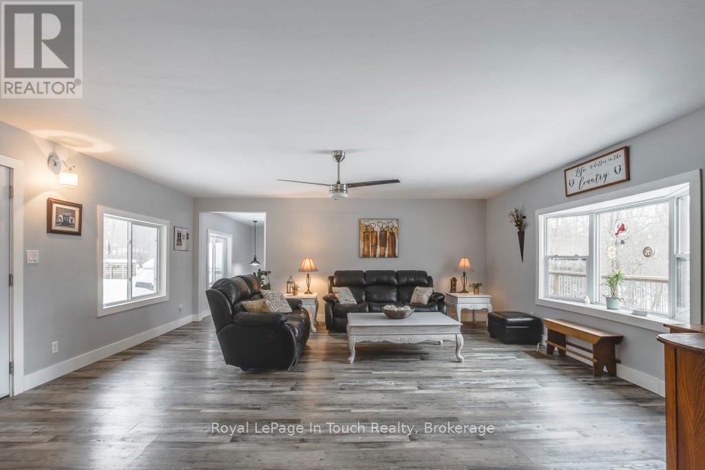 












36 MEADOWS AVENUE

,
Tay,




Ontario
L0K2C0

