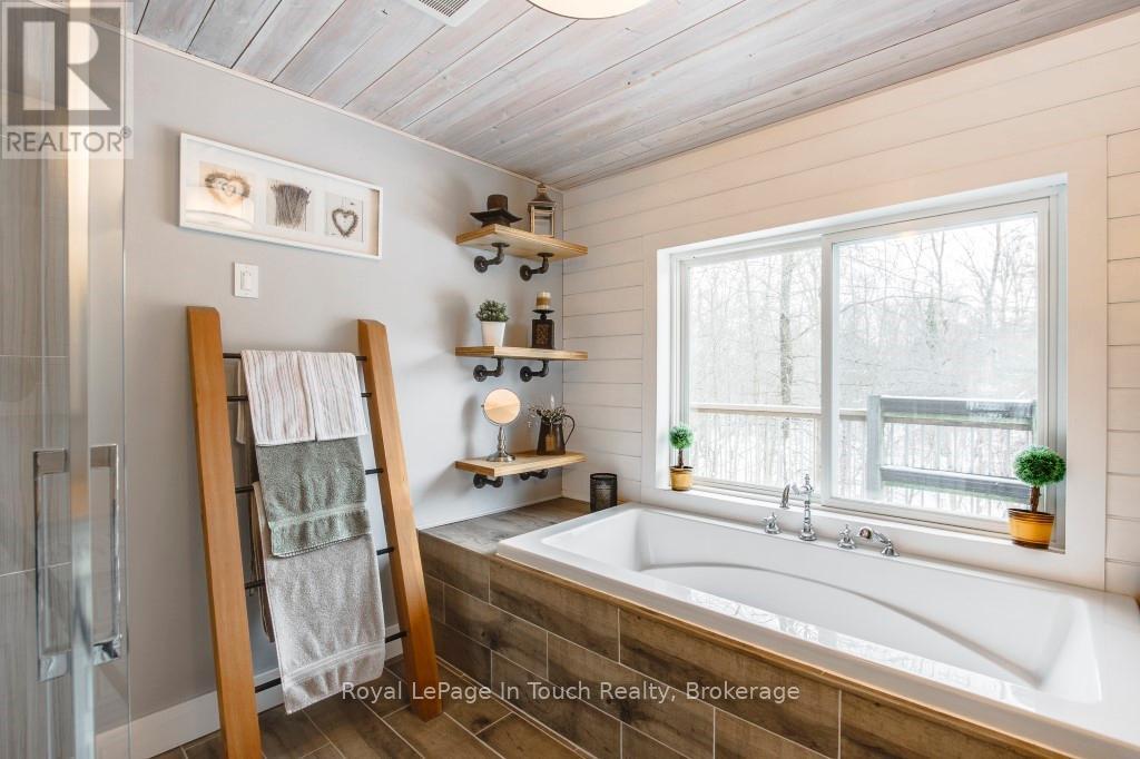 












36 MEADOWS AVENUE

,
Tay,




Ontario
L0K2C0

