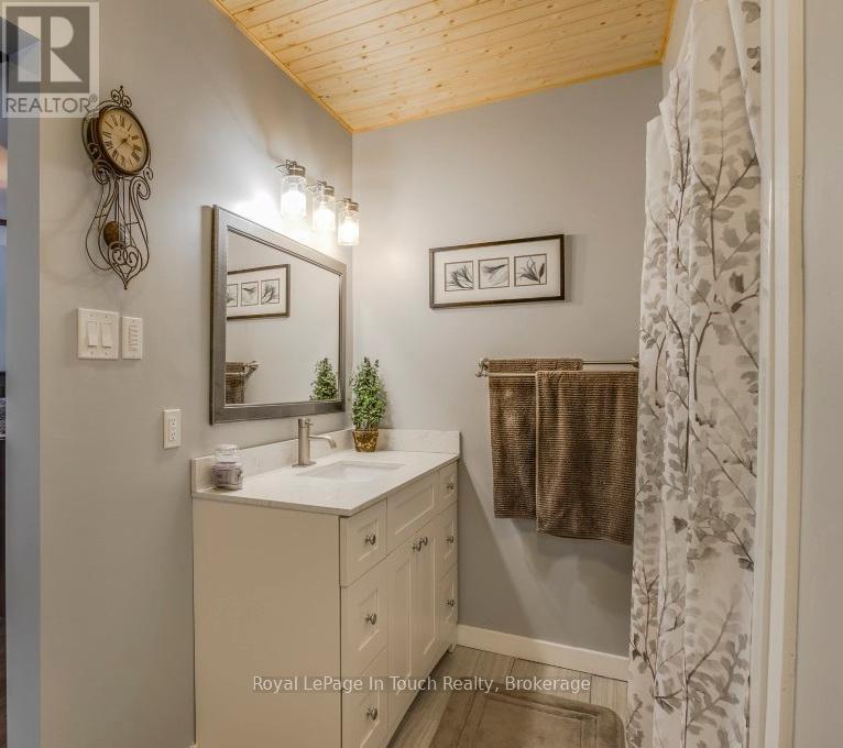 












36 MEADOWS AVENUE

,
Tay,




Ontario
L0K2C0

